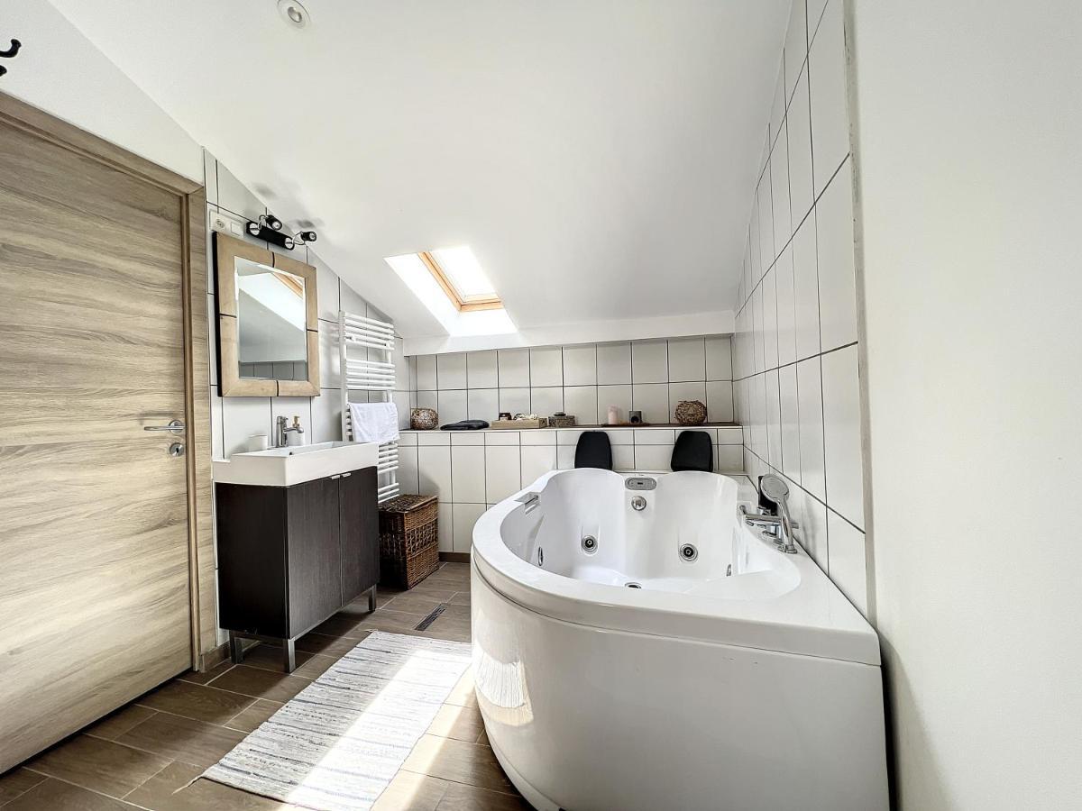 Maison de ville jacuzzi wiffi à 4km aéroport Charleroi Extérieur photo